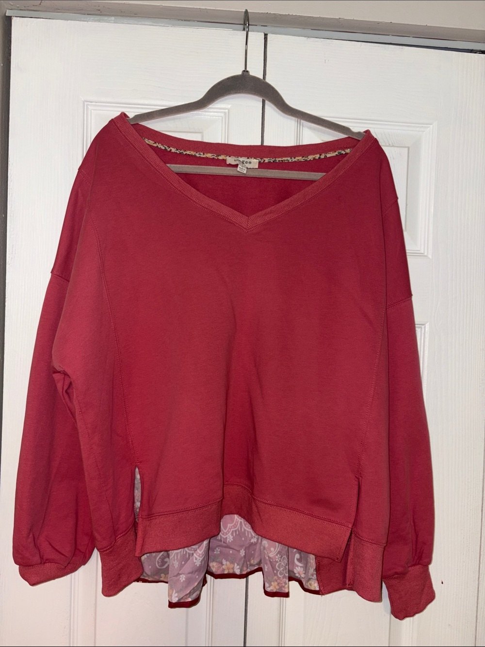 UMGEE V-neck Pullover Sweatshirt with Floral Hem - Red. Oversized. Size L NWT.